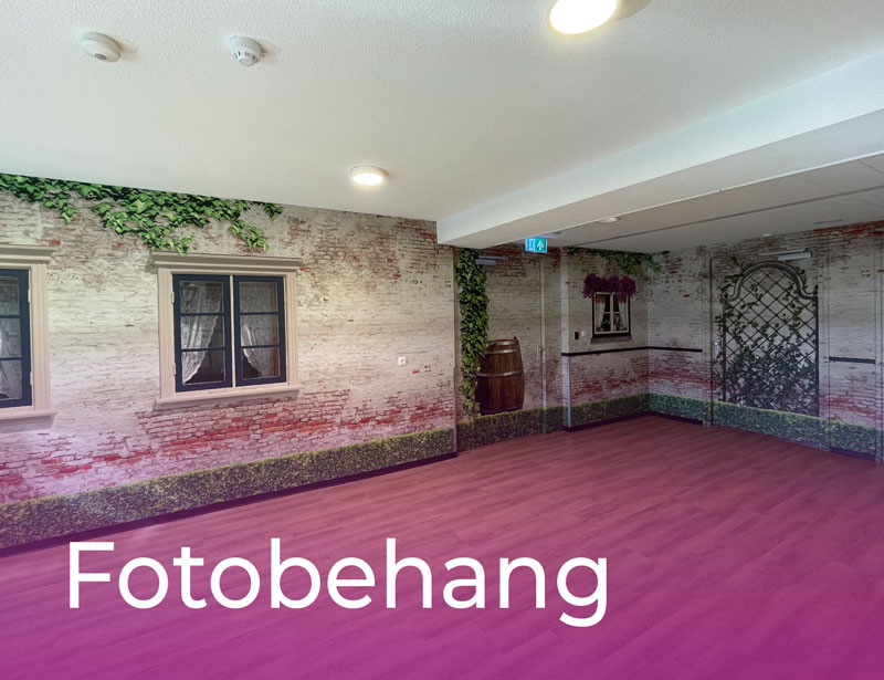 emvee-ontwerp-Made-belettering-Wijngaerd-Made-fotobehang-binnenplein-A